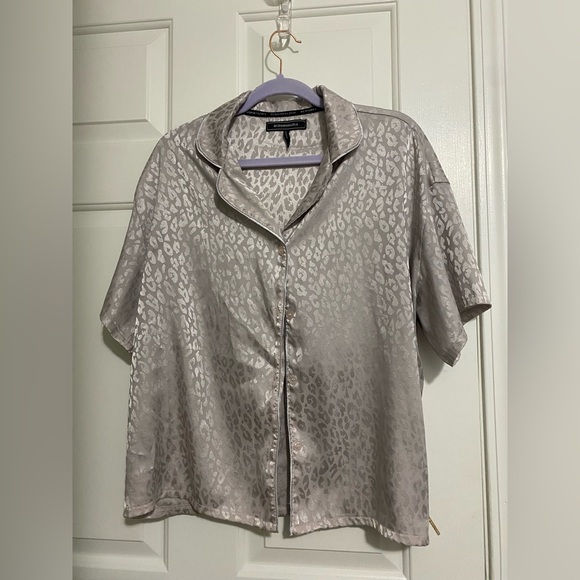 BcbgMaxazria light grey satin leopard print sleep top - Picture 1 of 5